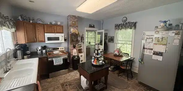 Image 3: Kitchen