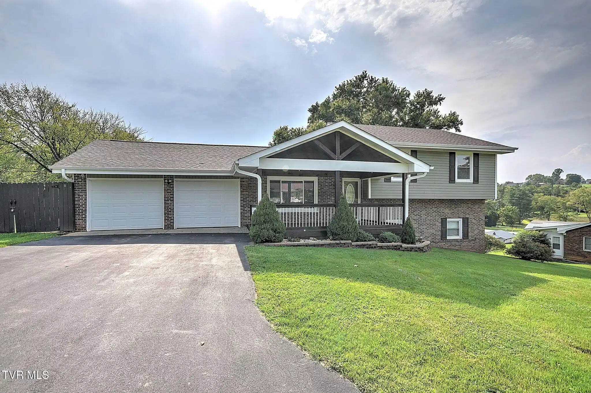 Image 1: 1-web-or-mls-1404 Meadow Ln-2