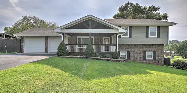Image 2: 2-web-or-mls-1404 Meadow Ln-3