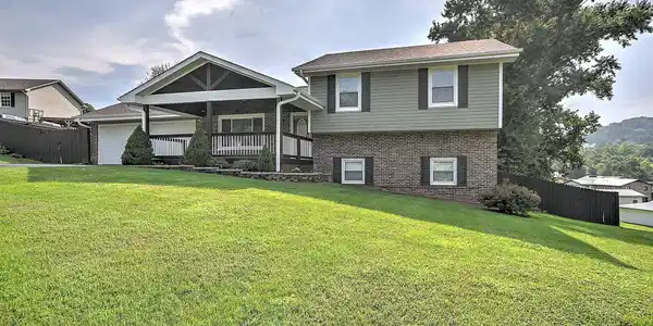 Image 3: 3-web-or-mls-1404 Meadow Ln-4