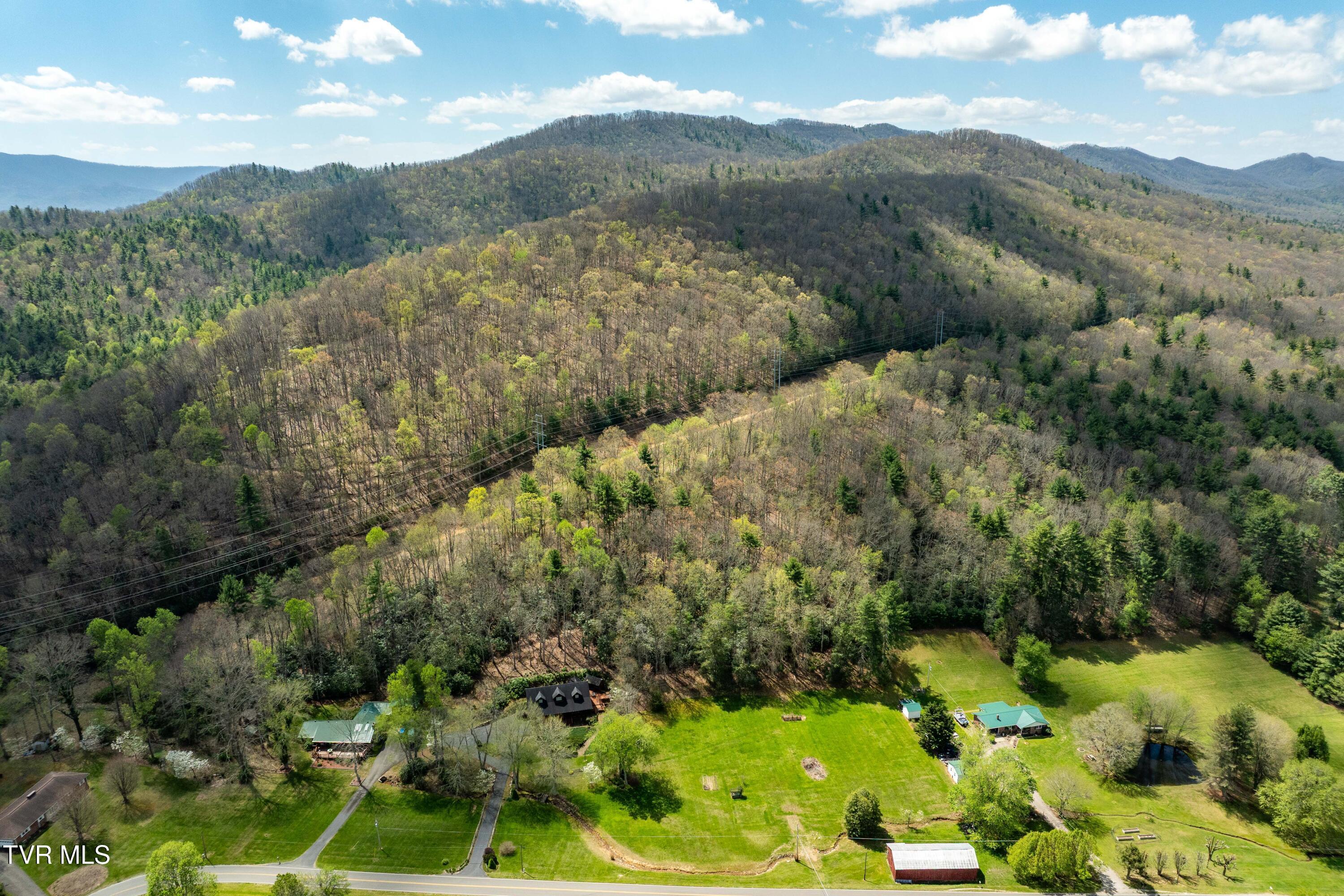 Image 4: 1297 Harbin Hill Road (4 of 96)