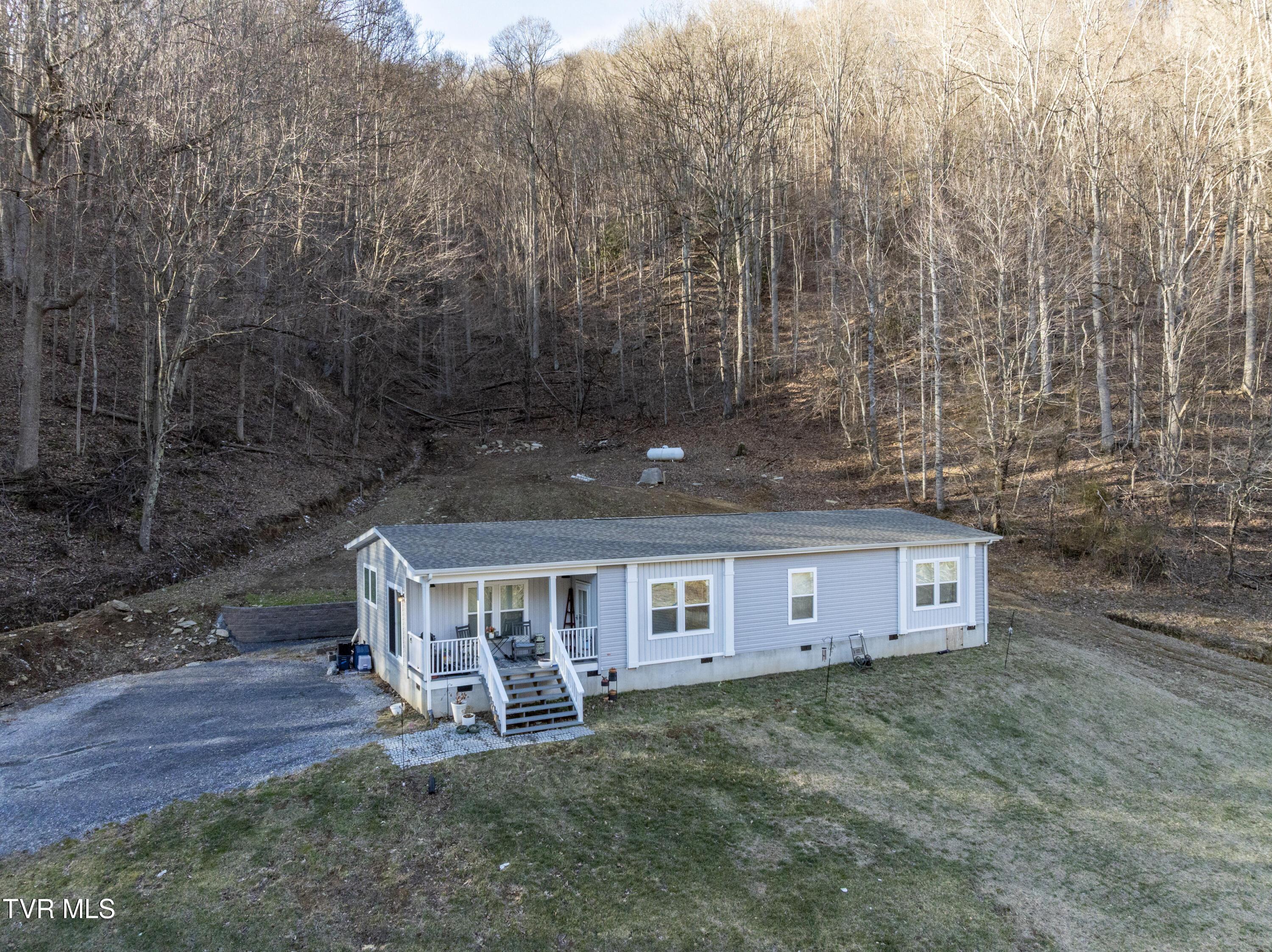 Image 2: Mathis-aerials-2