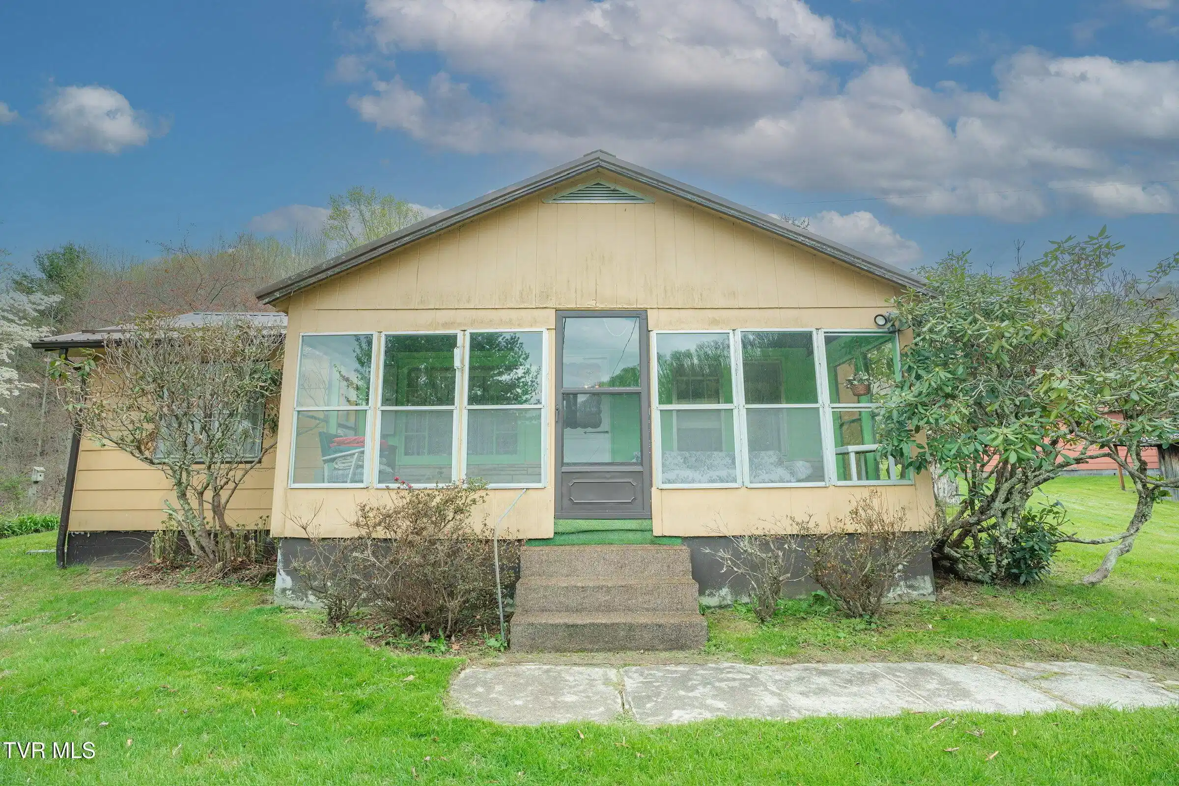 Image 1: Front house 1-compressed