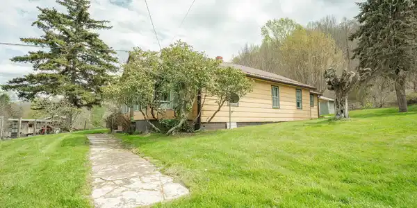 Image 2: Side house 1-compressed