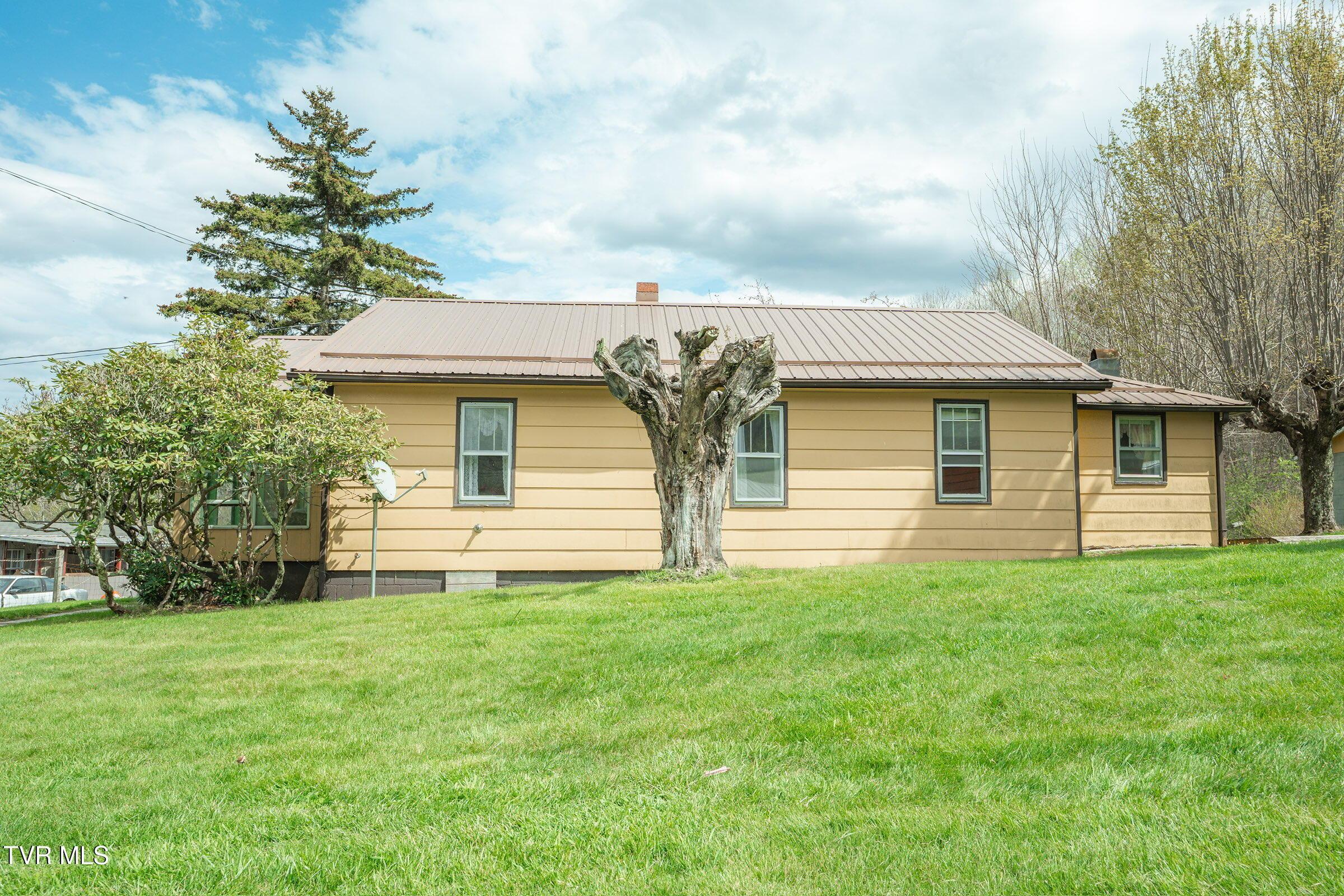 Image 3: Side house 2-compressed