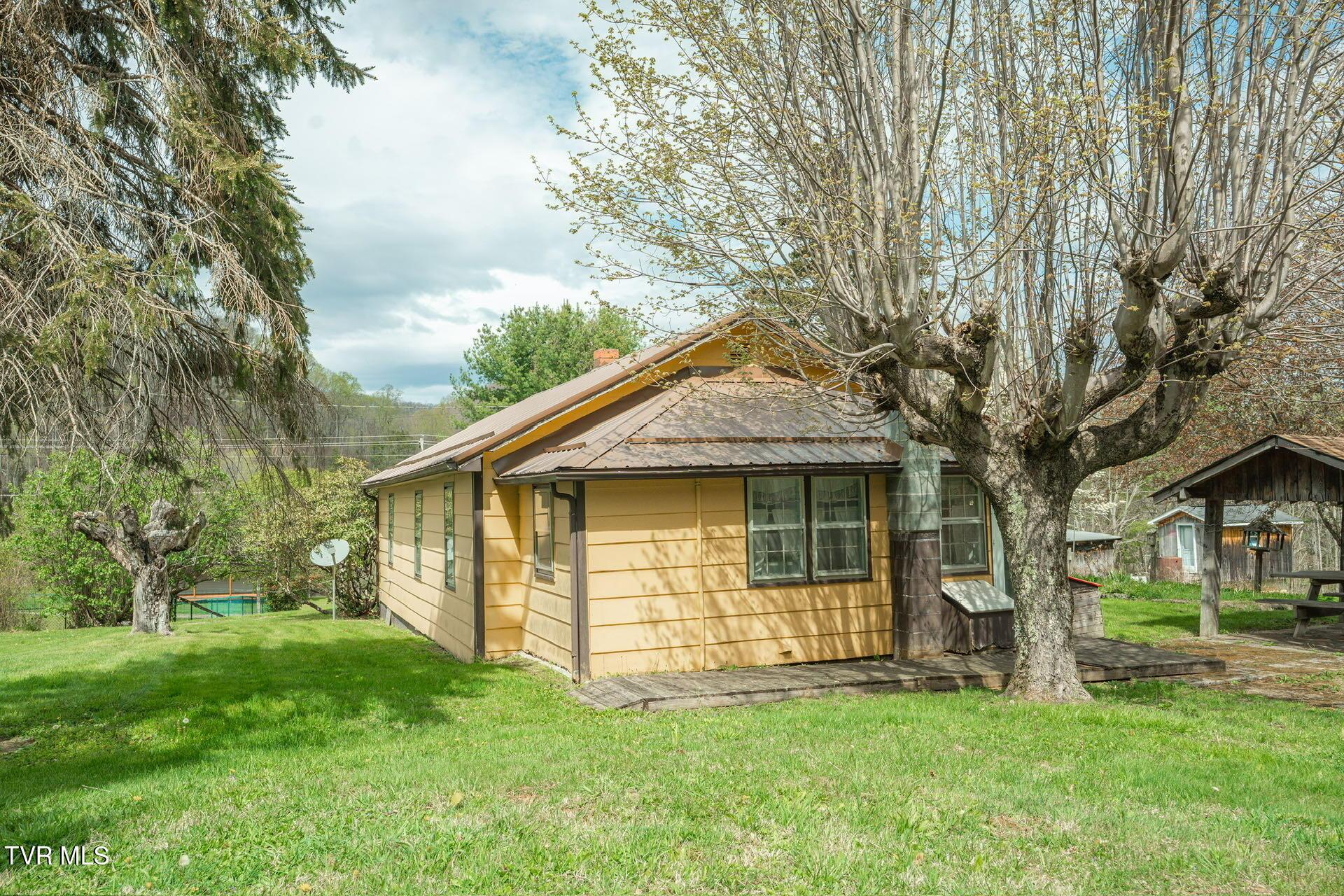 Image 4: Side house 3-compressed