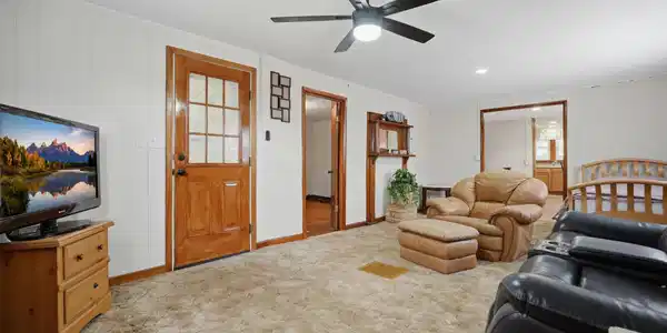 Image 4: 4_499 ventura rd-13