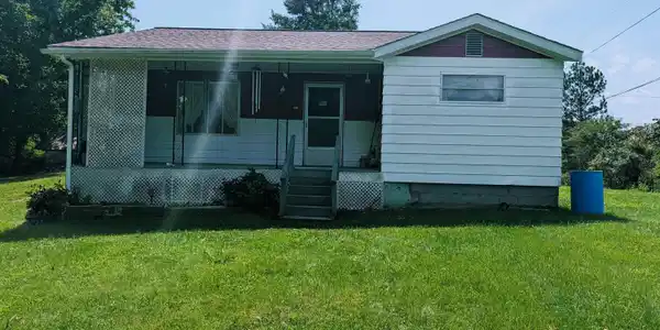 5772 The Lake Road