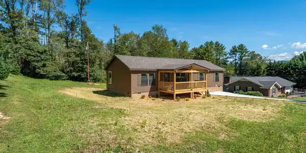 Image 2: 3611 Kimrod Dr (1 of 47)