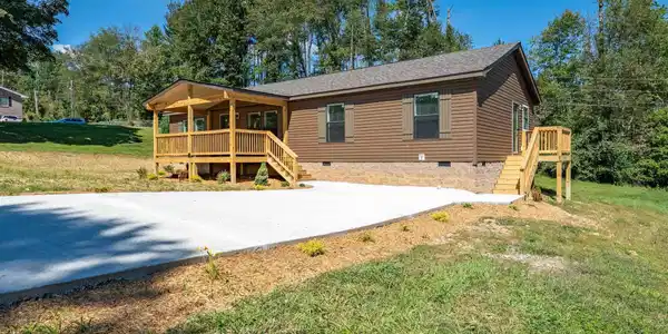 Image 3: 3611 Kimrod Dr (3 of 47)