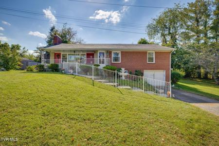 405 Twin Oaks Drive
