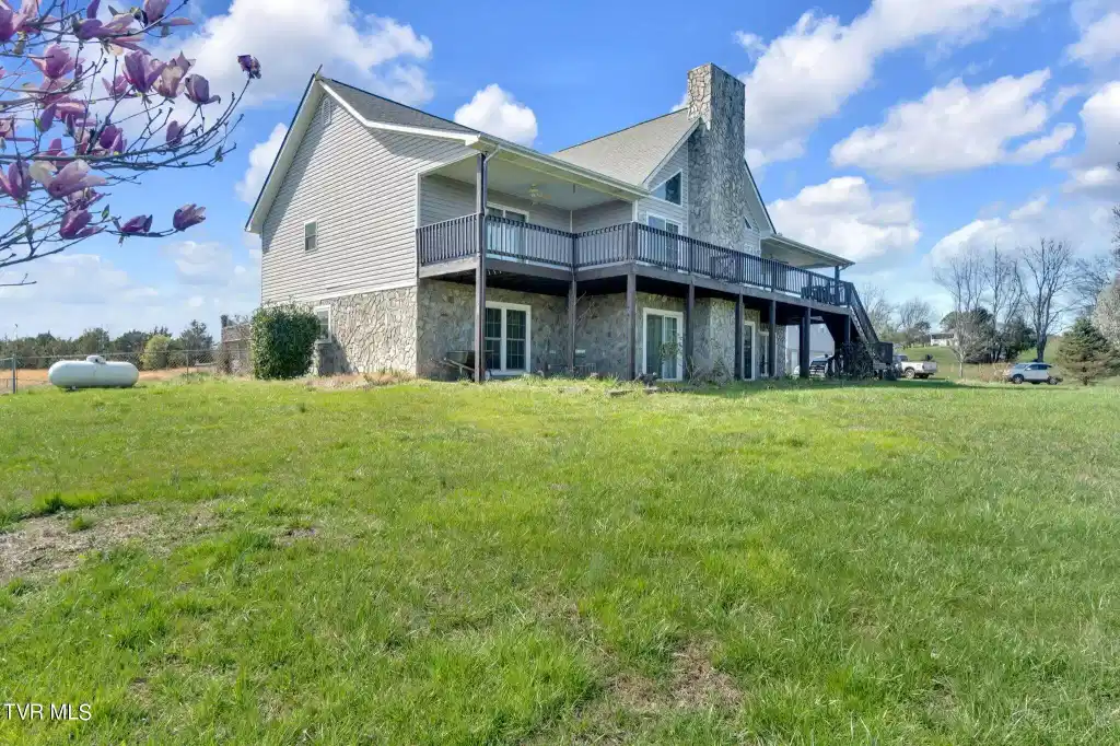Image 1: 1-web-or-mls-JH-Sat 20240316-177