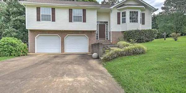 1102 Heritage Lane East