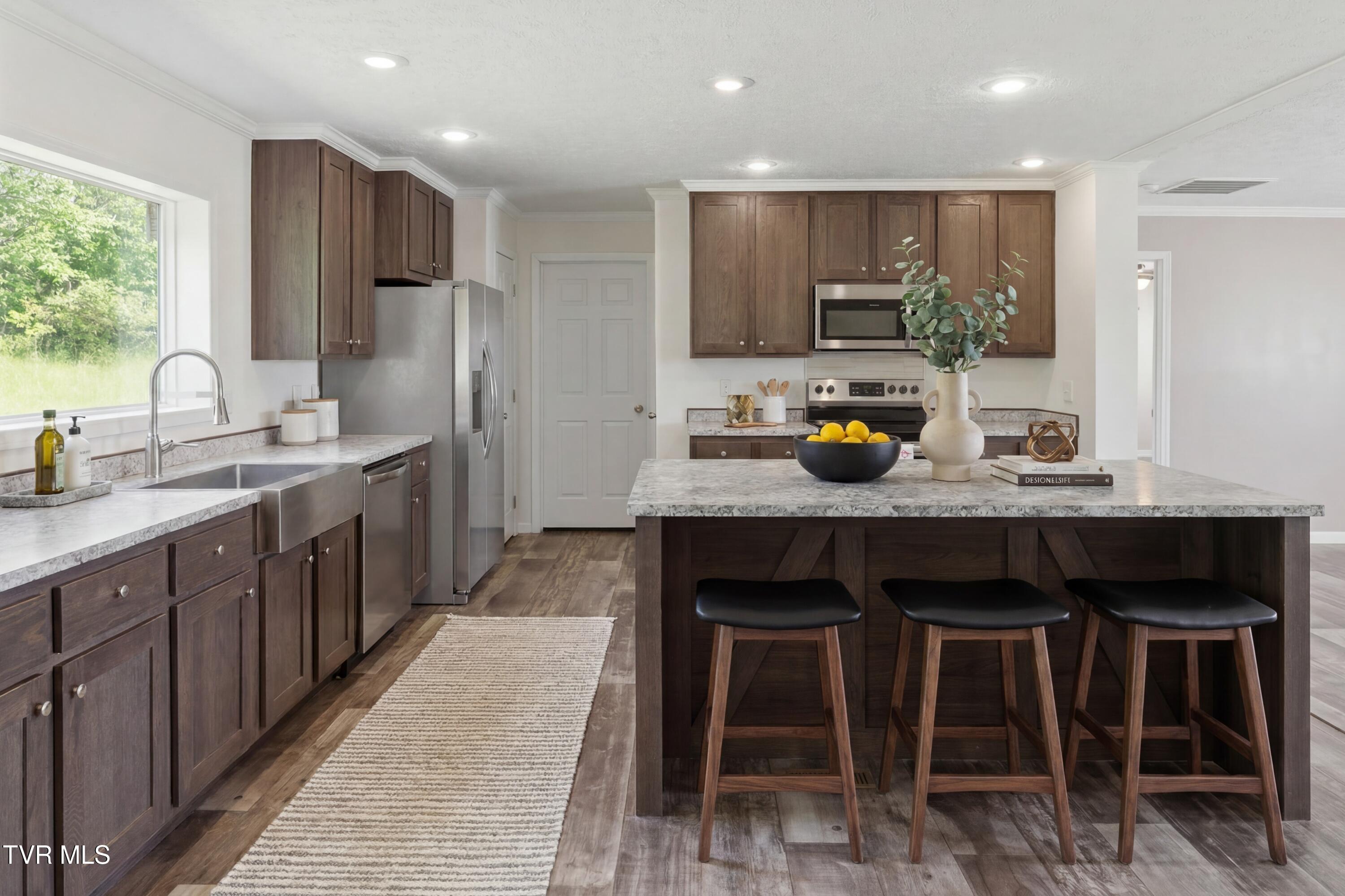 Image 4: new kitchen 2