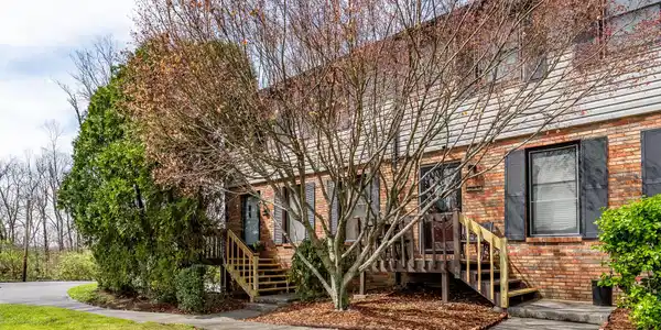 2205 Greenbriar Circle