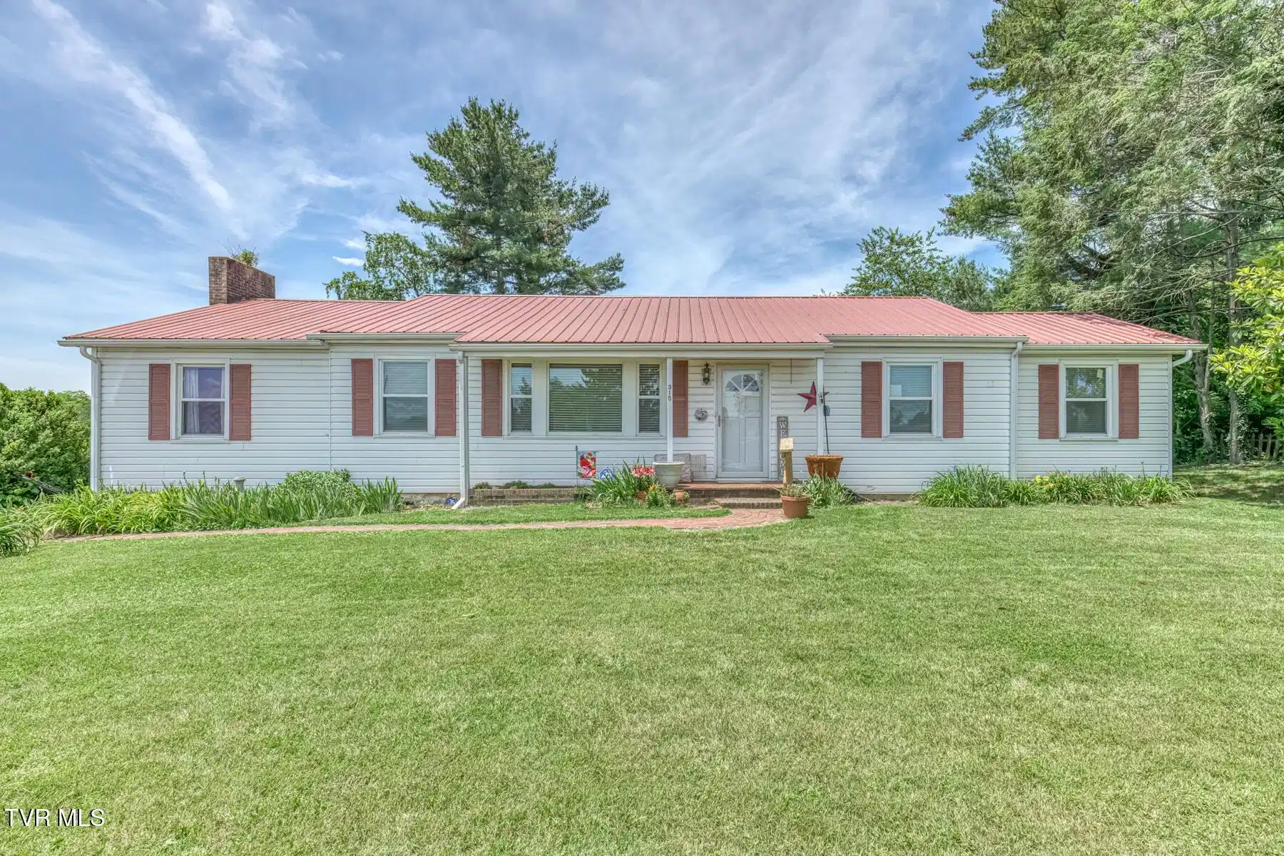 Image 1: 315 Lowry Dr SW-1