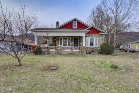 1027 North Elm Avenue