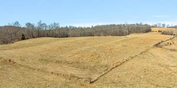 Image 3: Lot 6