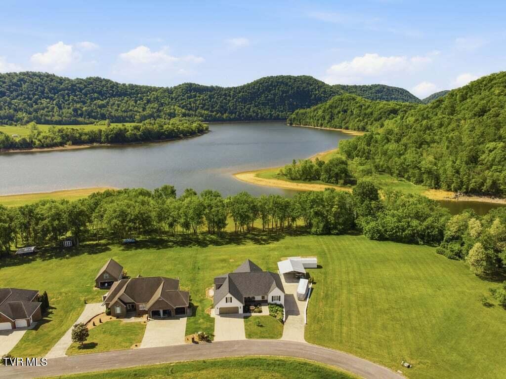 Image 2: 220 Misty View Cir - 2