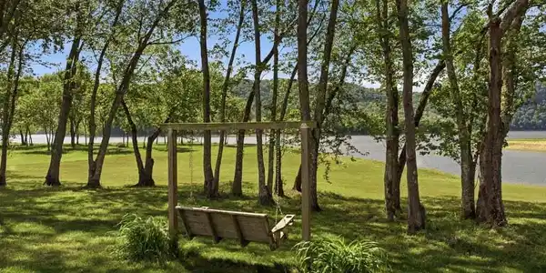Image 3: 220 Misty View Cir - 3