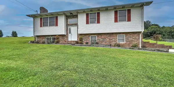 Image 3: 3-web-or-mls-24260 Junction Dr GUnit-3 c