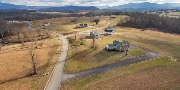 Image 4: Aerial-364-River-Point-Drive-LNA_0016
