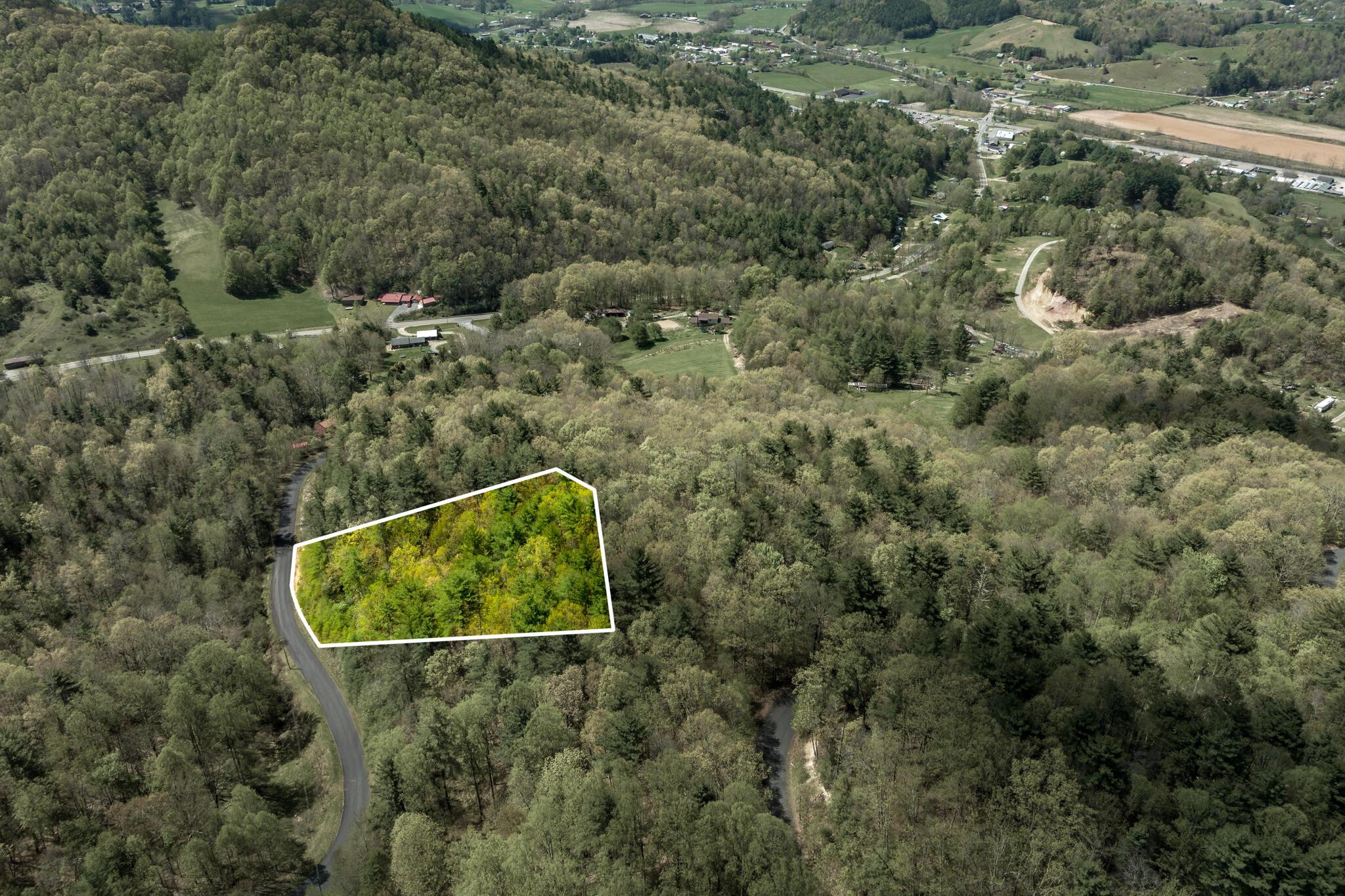 Image 2: LOT 9 (9 of 15)