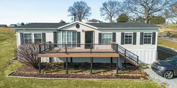 704 North Country Lane