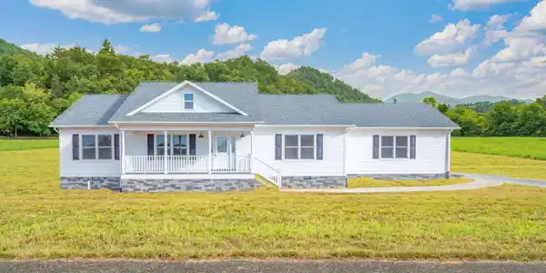 680 Kaylees Loop