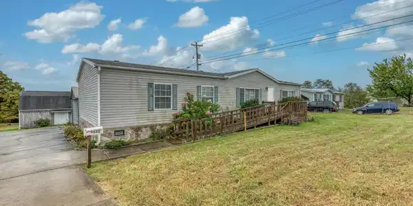 1122 Anderson Loop
