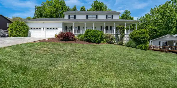 Image 2: 2 Gatewood Drive (3 of 66)