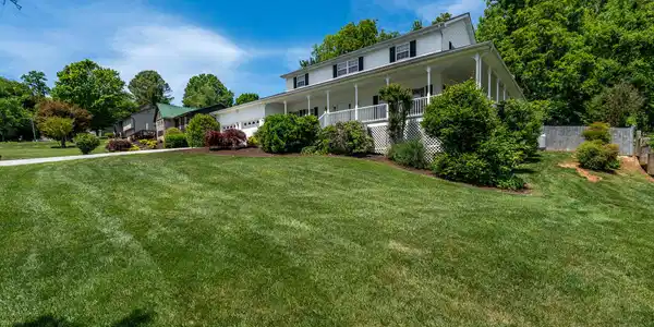 Image 3: 2 Gatewood Drive (4 of 66)
