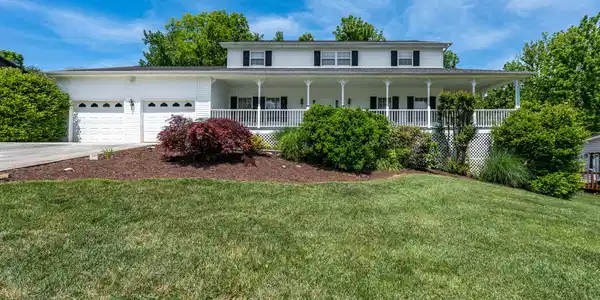 Image 4: 2 Gatewood Drive (5 of 66)