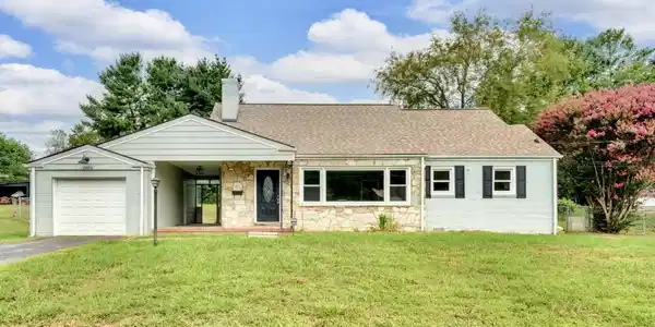2206 North Greenwood Drive