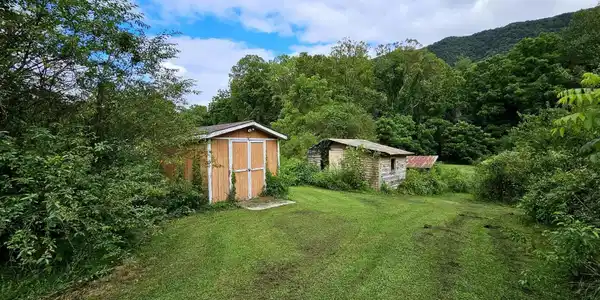 Image 3: 3