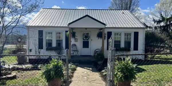424 Bay Street