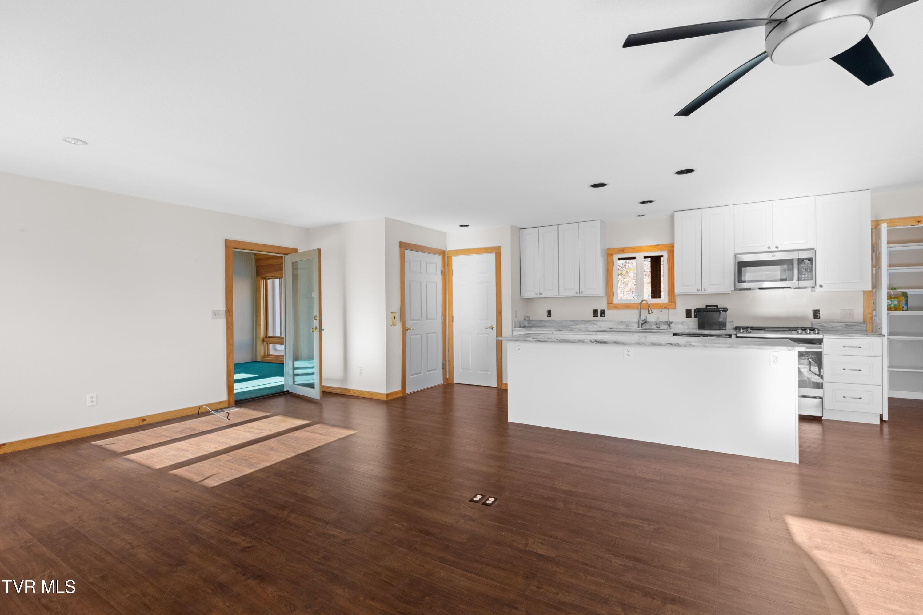 Image 4: 005-1231VardyBlackwaterRoad-Sneedville-T