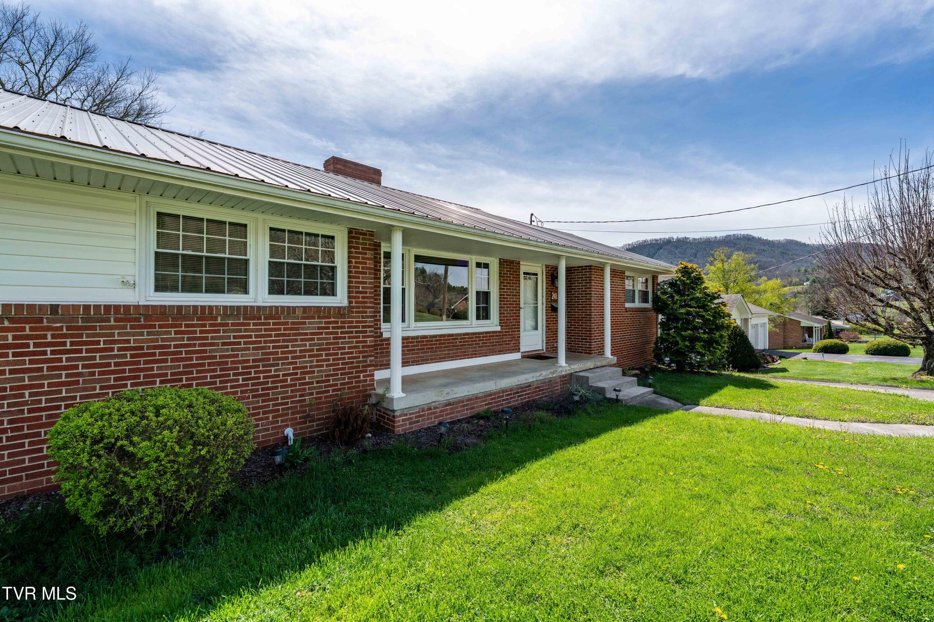 Image 4: 248 Sunset Drive (4 of 57)