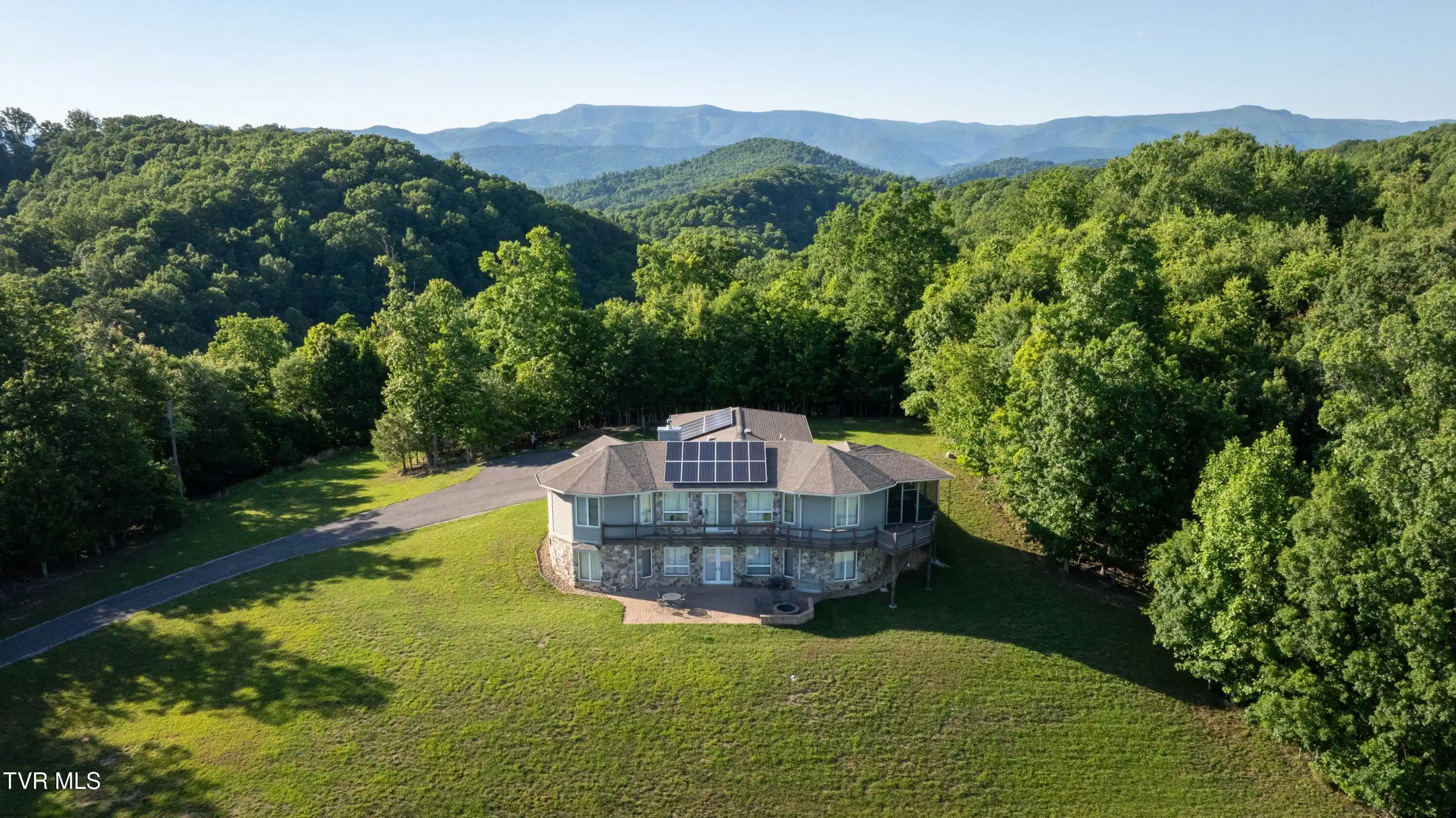 Image 1: 11106 Tree Top Drive