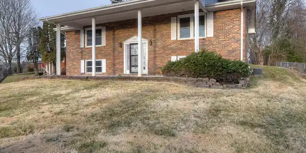 1001 Ridgefield Circle