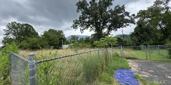 Image 3: VIEW FROM DRIVEWAY