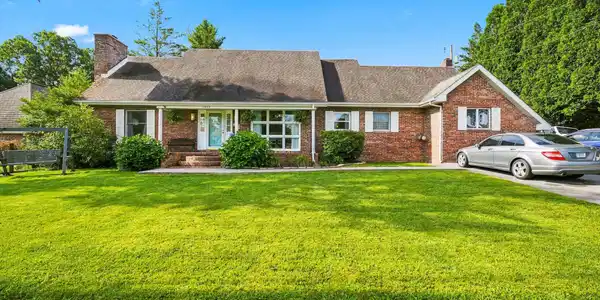 1043 Southeast Circle Drive