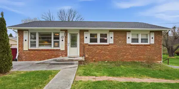 926 East Mountain View Road