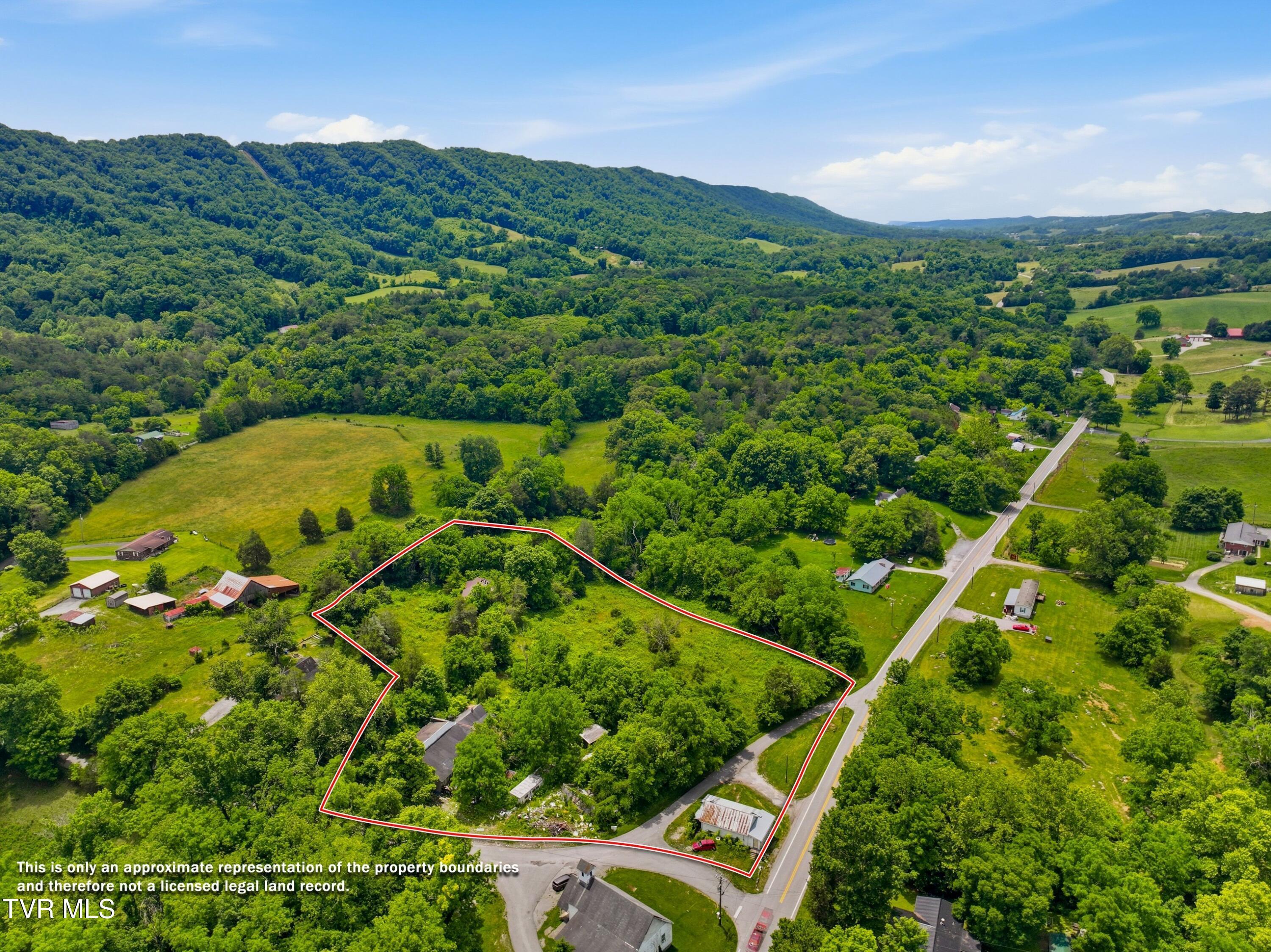 Image 1: 001-136ClinchViewLane-Washburn-TN-37888-