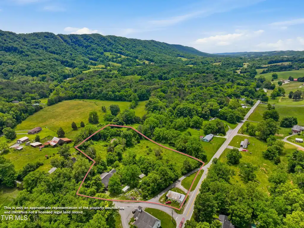 Image 1: 001-136ClinchViewLane-Washburn-TN-37888-