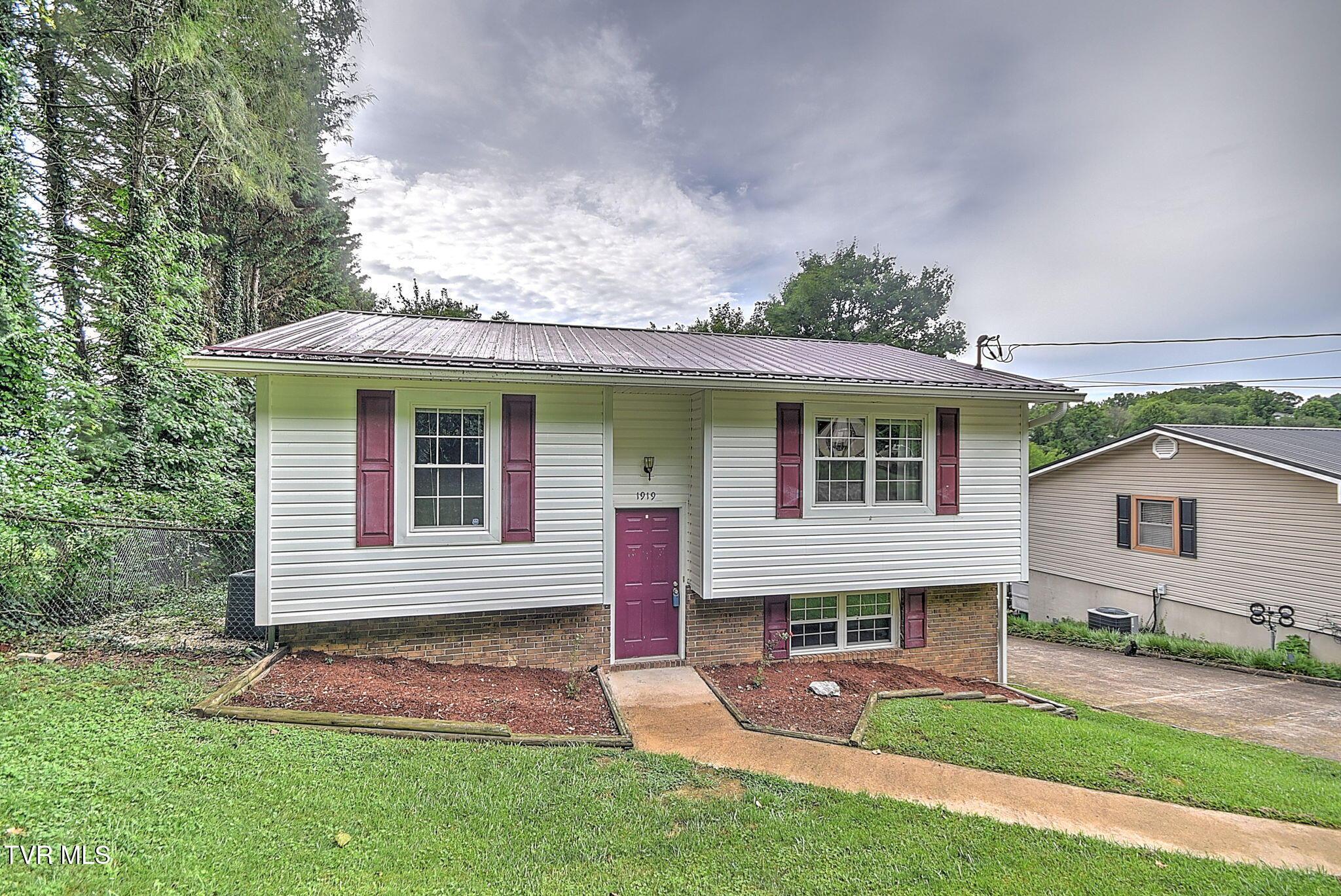 Image 1: 2-web-or-mls-1919 Mountian View KK-3