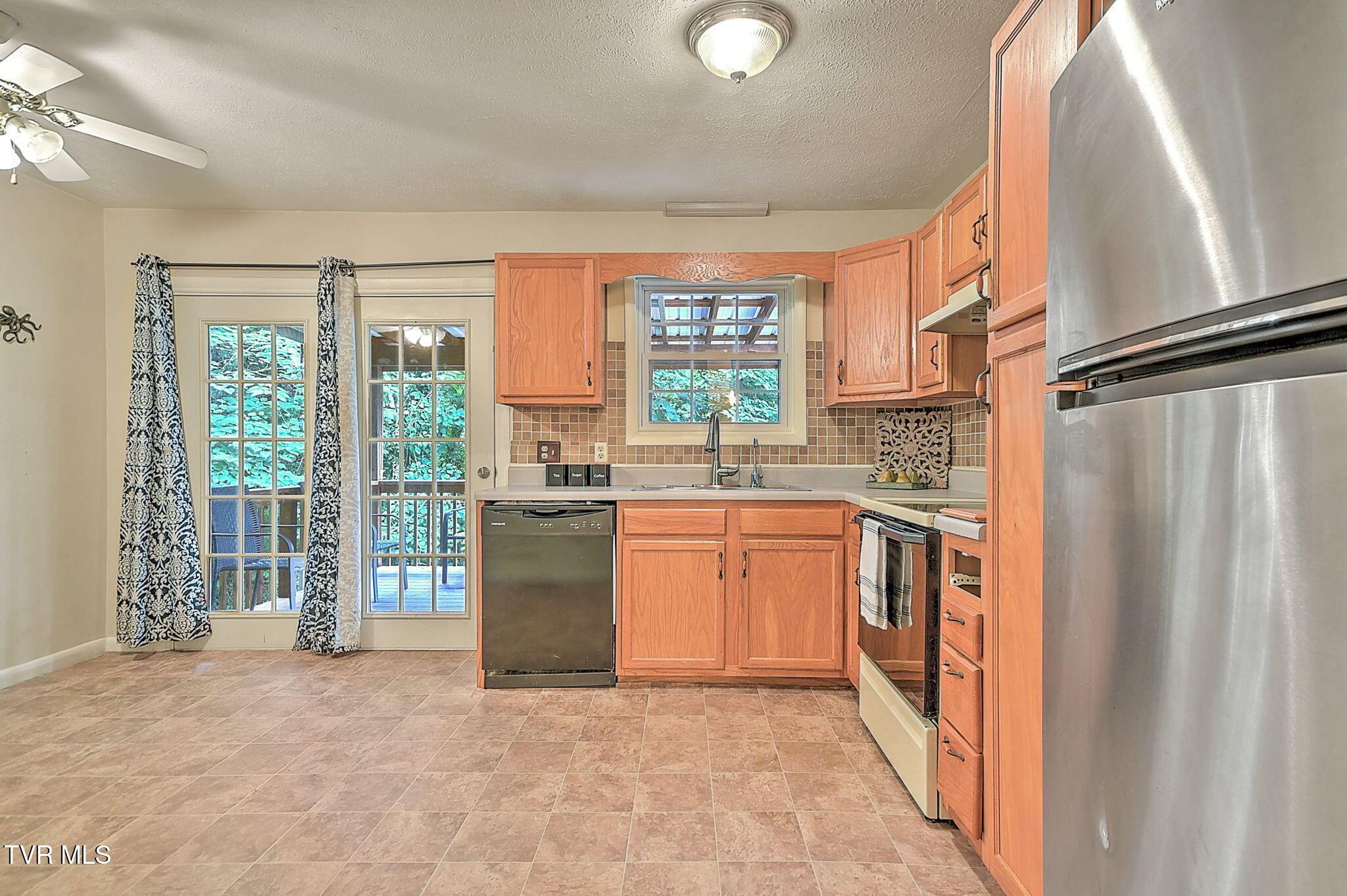 Image 2: 6-web-or-mls-1919 Mountian View KK-7