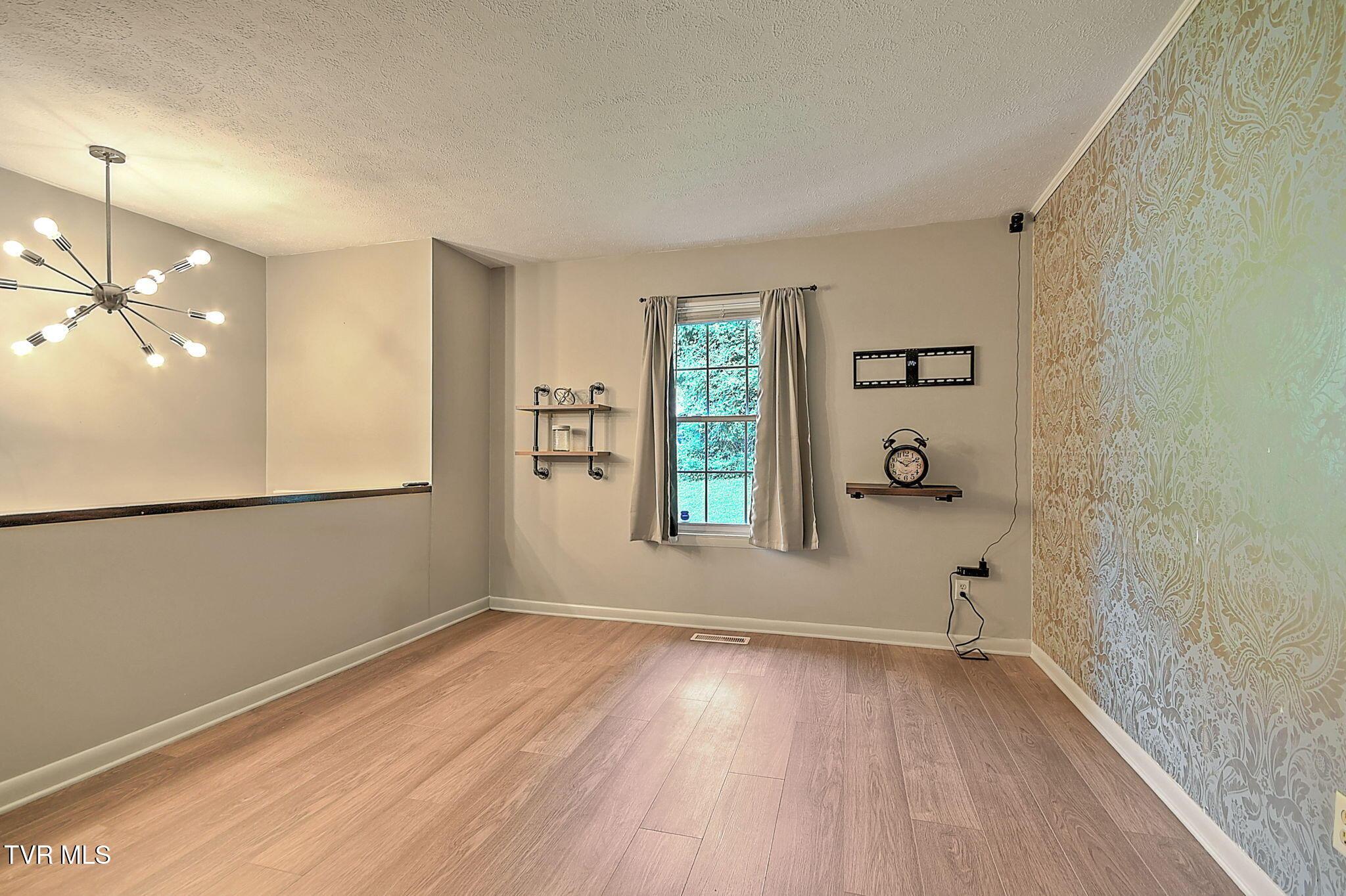 Image 3: 4-web-or-mls-1919 Mountian View KK-5