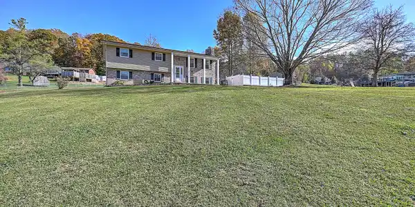1409 Hickory Lane