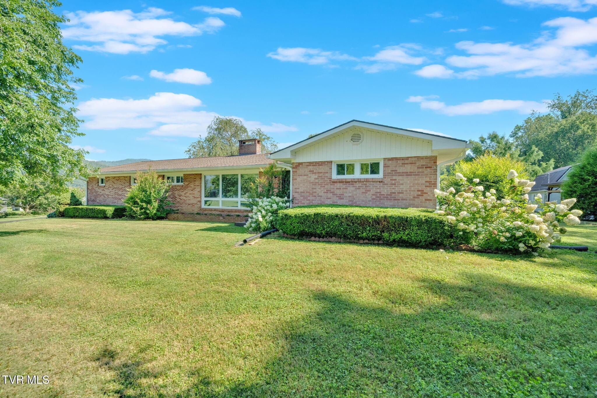 Image 3: Center view of front of home